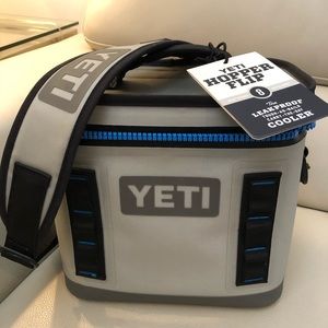 Like New with Tag YETI Hopper Flip 8